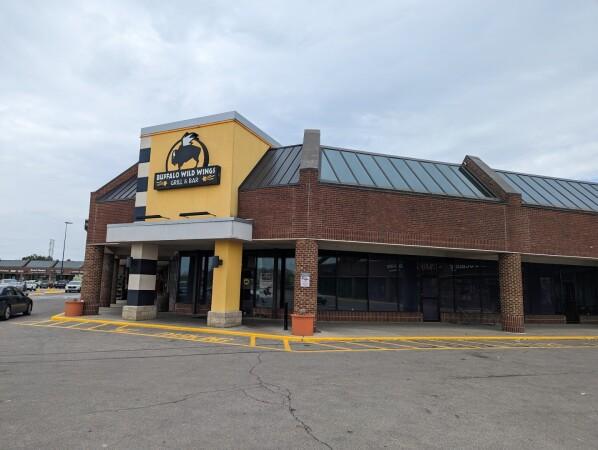 Best Sports Bars in Indianapolis - Buffalo Wild Wings @ Indianapolis, In - Willow Lake