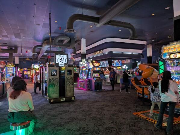 Best Sports Bars in Orange - Dave & Busters @ Orange