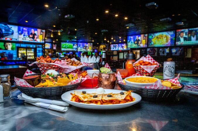 Best Sports Bars in Great Falls - Halftime Sports Bar @ Great Falls Casino