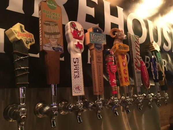 Best Sports Bars in Austin - Warehouse Billiard Bar