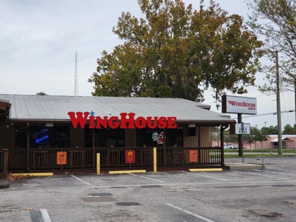 Best Sports Bars in Orlando - Winghouse Vii