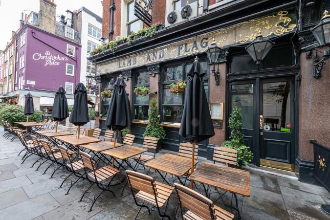 Best Sports Bars in London - Lamb and Flag