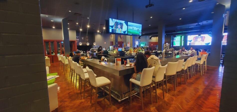 Best Sports Bars in Miami - Dave & Busters @ Miami