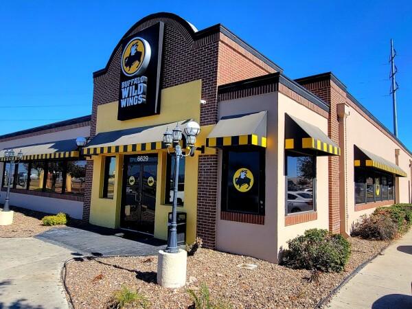 Best Sports Bars in Laredo - Buffalo Wild Wings @ Laredo, Tx