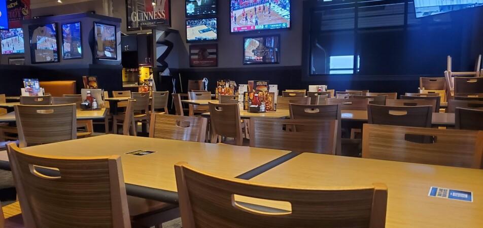 Best Sports Bars in Bloomington - Buffalo Wild Wings @ Bloomington, Il