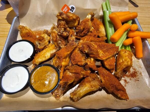 Best Sports Bars in Warren - Buffalo Wild Wings @ Warren, Mi