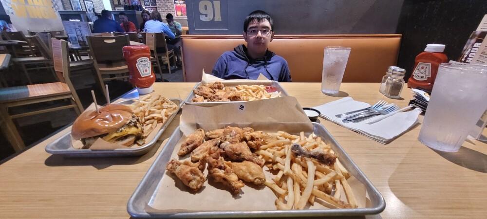Best Sports Bars in Warren - Buffalo Wild Wings @ Warren, Mi