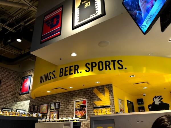 Best Sports Bars in Warren - Buffalo Wild Wings @ Warren, Mi