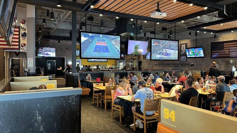 Best Sports Bars in Lawton - Buffalo Wild Wings @ Lawton, Ok