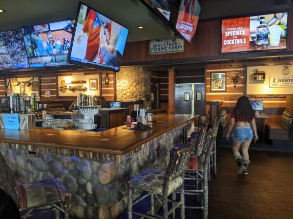 Best Sports Bars in Columbia - Twin Peaks Restaurant @ Columbia