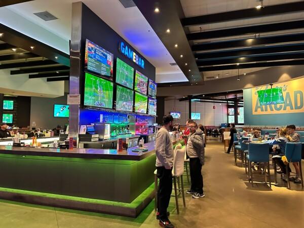 Best Sports Bars in Woburn - Dave & Busters @ Woburn