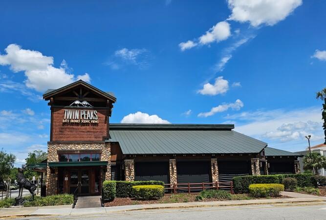 Best Sports Bars in Altamonte Springs - Twin Peaks Restaurant @ Altamonte Spring