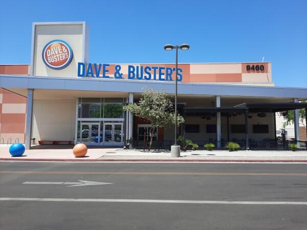 Best Sports Bars in Glendale - Dave & Busters @ Glendale