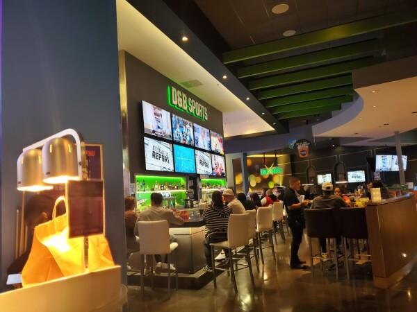 Best Sports Bars in Glendale - Dave & Busters @ Glendale