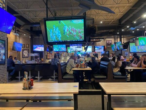 Best Sports Bars in Abilene - Buffalo Wild Wings @ Abilene, Tx - E Overland Trl.