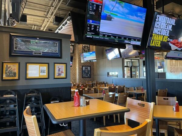 Best Sports Bars in Abilene - Buffalo Wild Wings @ Abilene, Tx - E Overland Trl.