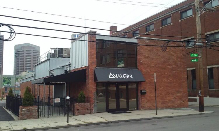 Best Sports Bars in Columbus - Avalon Lounge