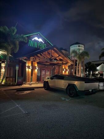 Best Sports Bars in Orlando - Twin Peaks Restaurant @ Lake Buena Vista