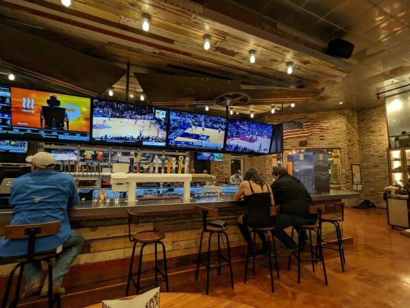 Best Sports Bars in Houston - Bombshells @ 290