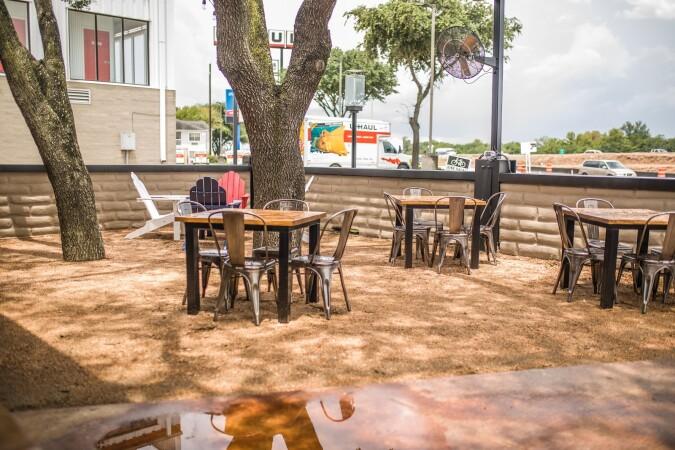 Best Sports Bars in Houston - Bombshells @ 290