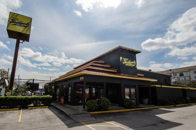 Best Sports Bars in Houston - Christians Tailgate @ West U