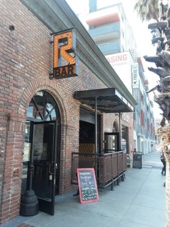 Best Sports Bars in Long Beach - R Bar