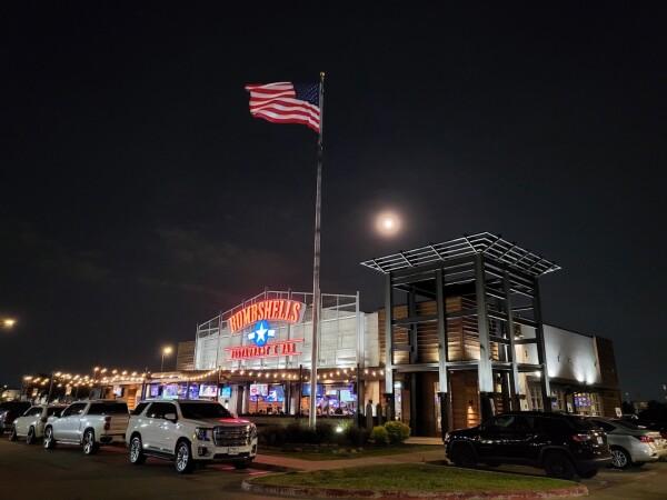 Best Sports Bars in Houston - Bombshells @ I-10 East