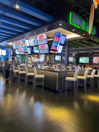Best Sports Bars in Louisville - Dave & Busters @ Louisville