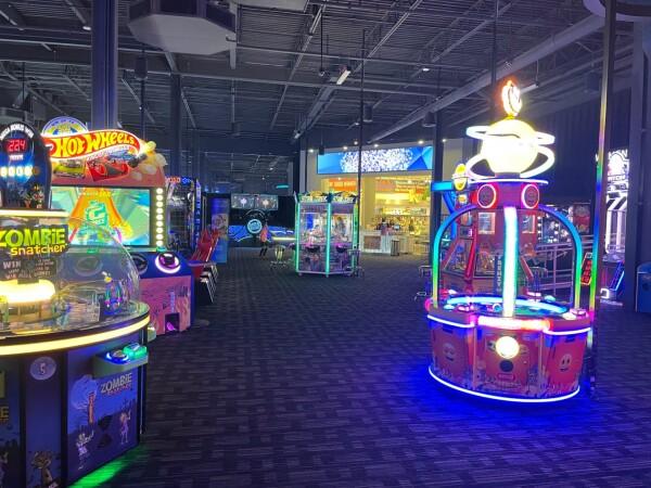 Best Sports Bars in Louisville - Dave & Busters @ Louisville