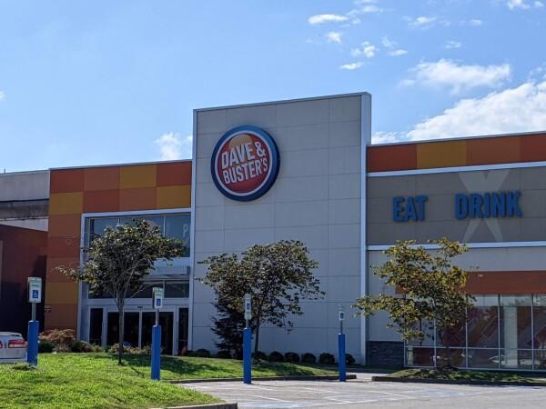 Best Sports Bars in Louisville - Dave & Busters @ Louisville
