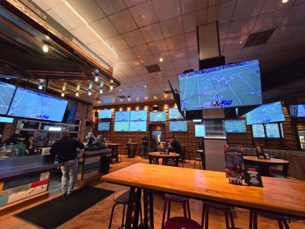 Best Sports Bars in Tomball - Bombshells @ 249