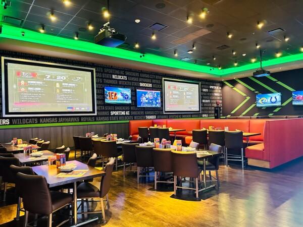Best Sports Bars in Wichita - Dave & Busters @ Wichita