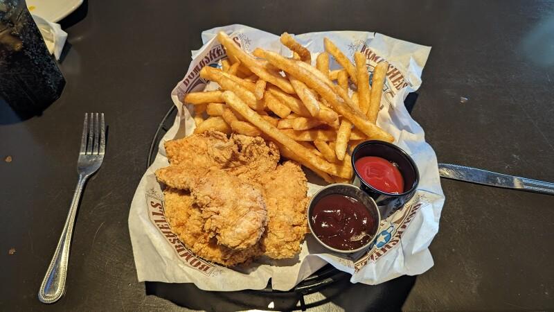 Best Sports Bars in Katy - Bombshells @ Katy Frwy