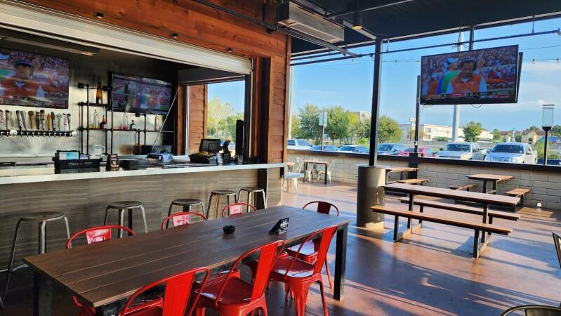 Best Sports Bars in Katy - Bombshells @ Katy Frwy