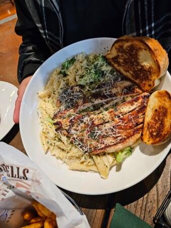 Best Sports Bars in Houston - Bombshells @ Houston 6888 Southwest