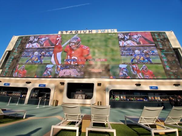 Best Sports Bars in Las Vegas - Stadium Swim @ Circa Resort & Casino