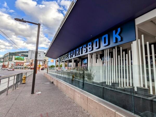 Best Sports Bars in Phoenix - Fanduel Sportsbook @ Phoenix Suns Arena
