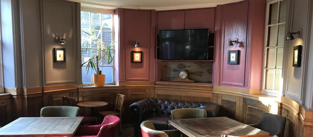 Best Sports Bars in London - Manor Arms