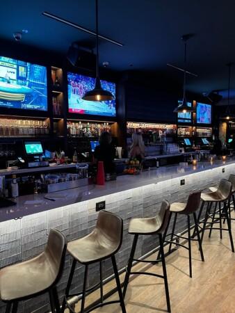 Best Sports Bars in Chicago - Barstool River North