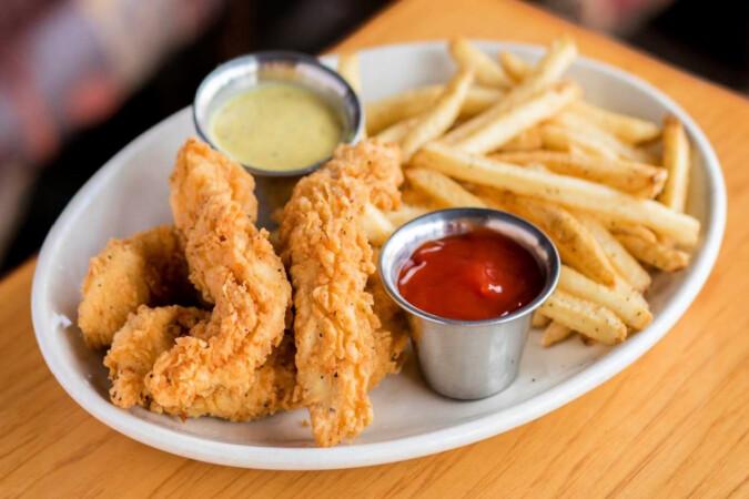 Best Sports Bars in Auburn Hills - Twin Peaks Restaurant @ Auburn Hills, Mi