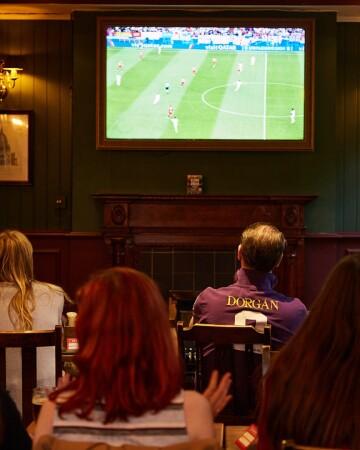 Best Sports Bars in Covent Garden - Crown & Anchor