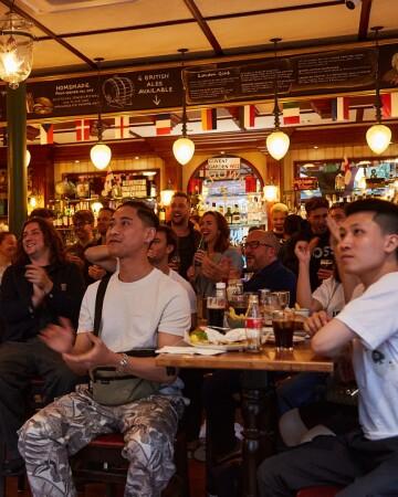 Best Sports Bars in Covent Garden - Crown & Anchor