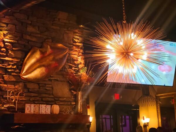 Best Sports Bars in New Milford - River & Henley Bar And Restaurant