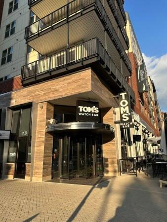 Best Sports Bars in Oxon Hill - Tom's Watch Bar @ National Harbor. Md