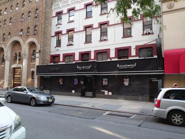 Best Sports Bars in New York - Flashdancers