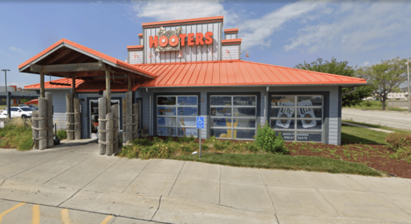 Best Sports Bars in Council Bluffs - Hooters @ Council Bluffs