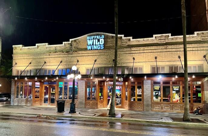 Best Sports Bars in Tampa - Buffalo Wild Wings @ Tampa, Fl - Ybor City