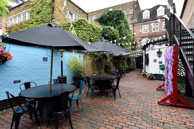 Best Sports Bars in London - Druids Head