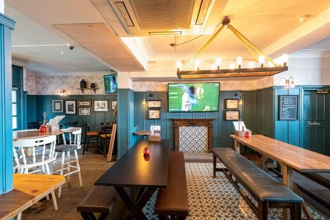 Best Sports Bars in Greenwich - Yacht