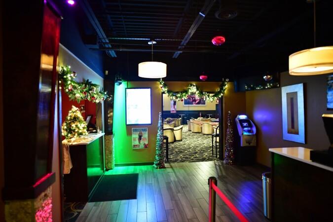 Best Sports Bars in Colmar - Creekside Cabaret